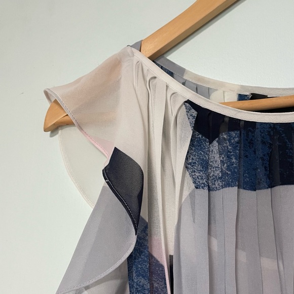 Banana Republic Pleated Blouse Size S - Picture 4 of 7